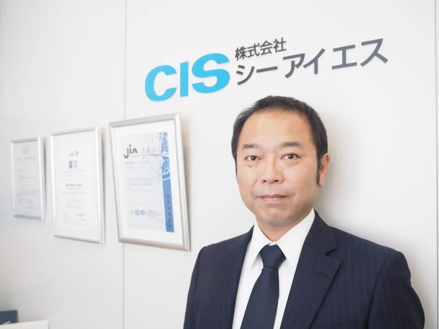 ソリューションサービス営業部 営業 須田