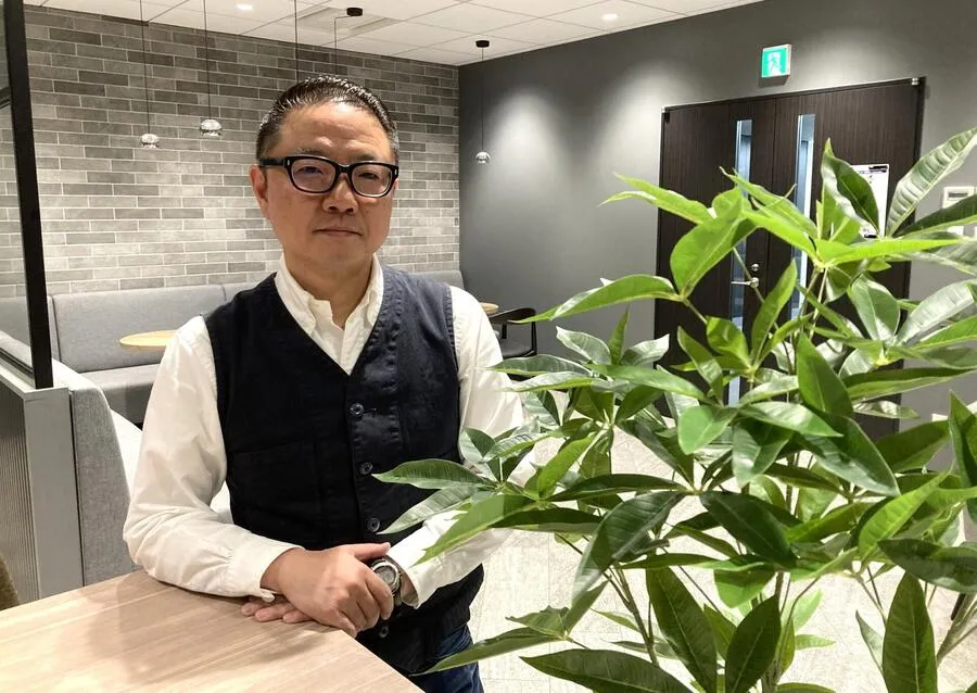 ソリューションサービス営業部 営業 小林